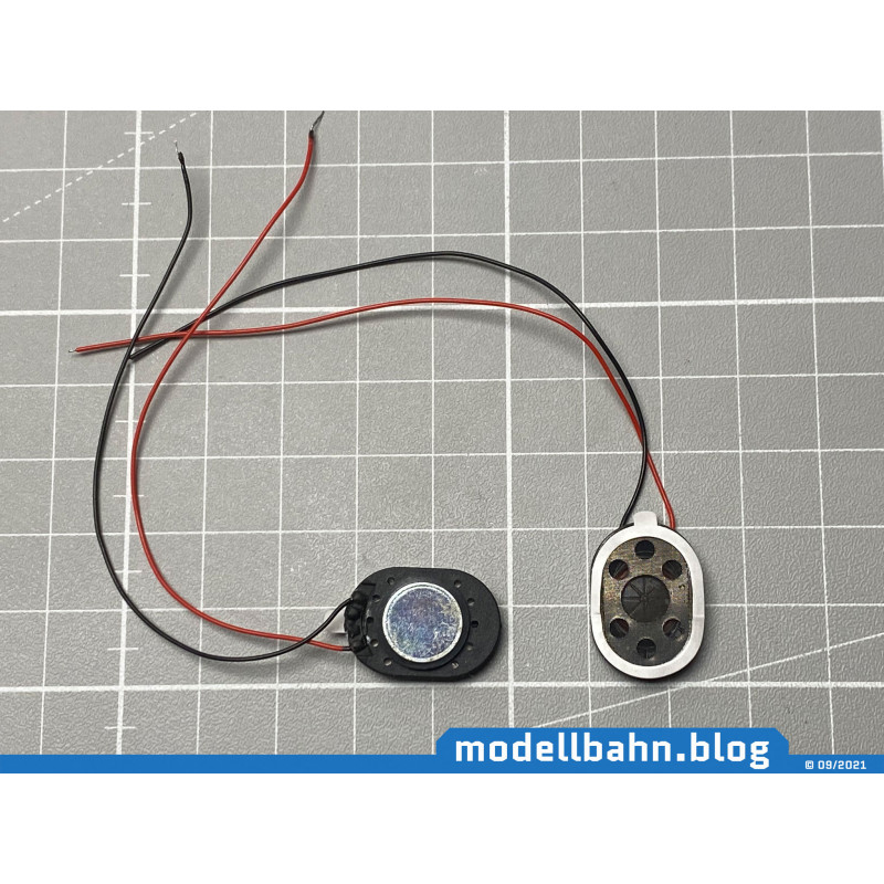 Miniature speaker 20x14x4mm with 8 ohms and 1 watt