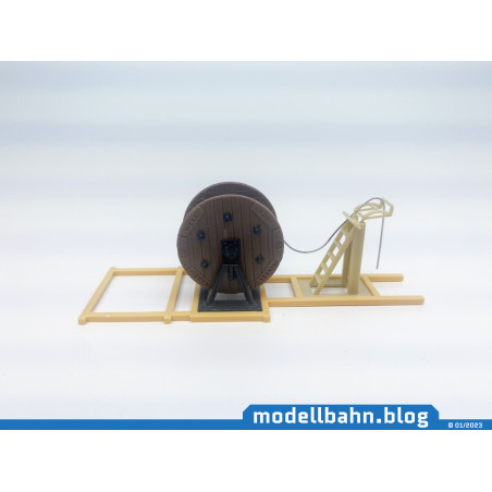Contact wire construction frame as a creative wagonload from Märklin 39940 H0 / 1:87